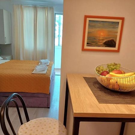 City Beach Apartment Макарска Экстерьер фото