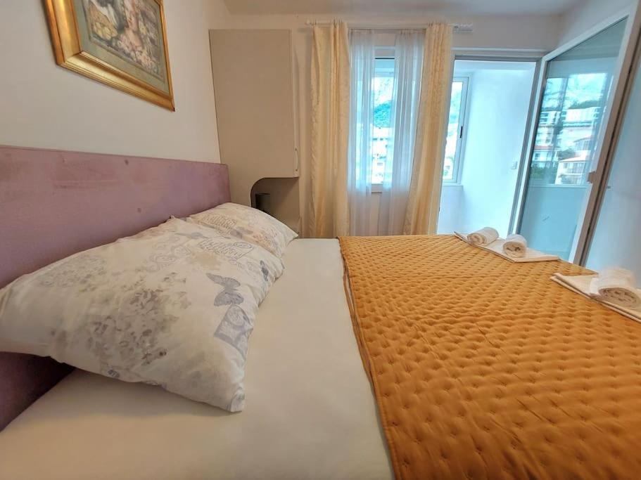 City Beach Apartment Макарска Экстерьер фото